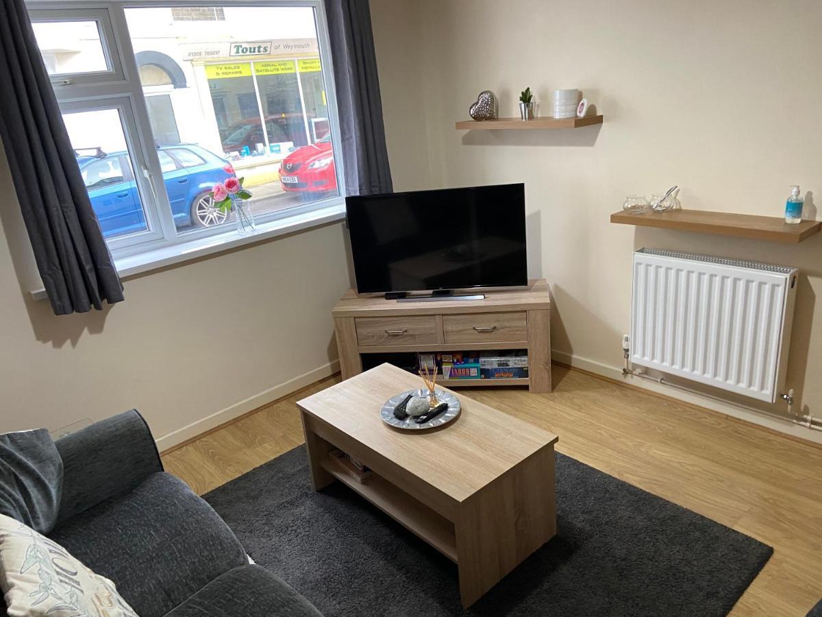 Cosy 3-bedroom House, Stones Throw To Holiday home Weymouth